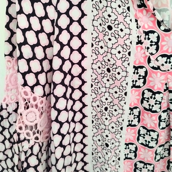 Pink Bell Sleeve Quatrefoil Floral Print Blouse - Picture 9 of 13